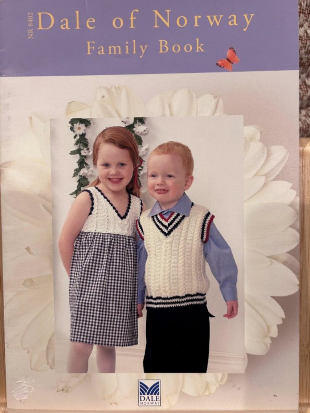 VINTAGE 2008 DALE OF NORWAY FAMILY BOOK #8402 ALL SIZES KNITTING PATTERN BOOK